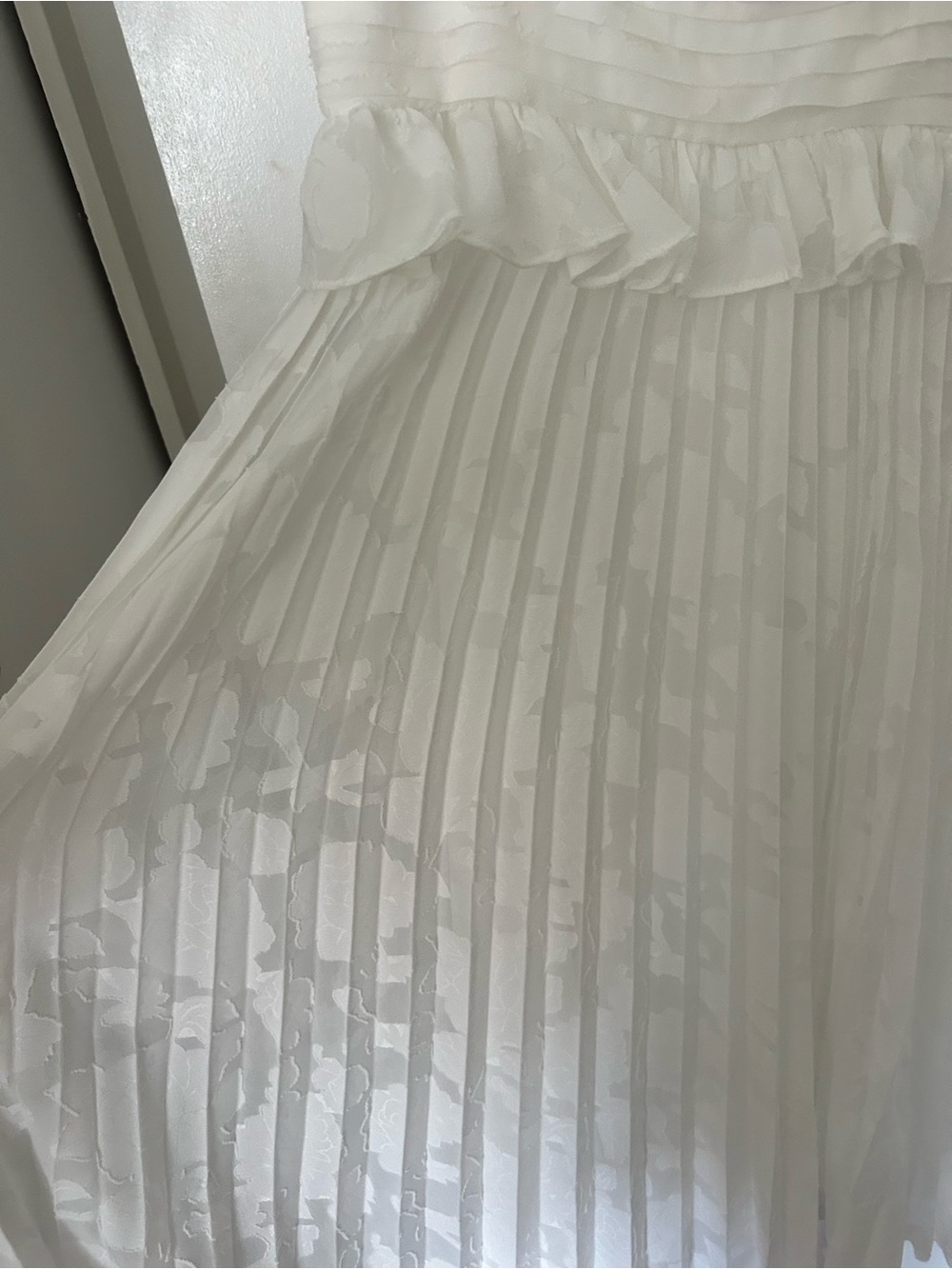 NWT ASTR The Label Emerys Pleated Midi Dress - Picture 5 of 10
